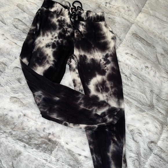 Whiteroom & Cactus Black White Tie Dye Basic Knit Joggers- small - Picture 1 of 9